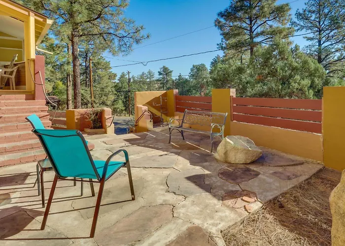 2 Mi To Dtwn: Gem W/ Patio & Views! Holiday home