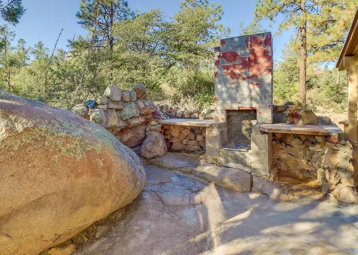 2 Mi To Dtwn: Gem W/ Patio & Views! Holiday home