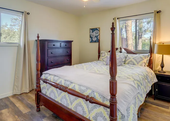 2 Mi To Dtwn: Gem W/ Patio & Views! Holiday home *