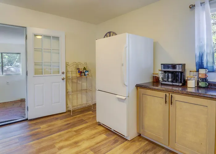 2 Mi To Dtwn: Gem W/ Patio & Views! Holiday home Prescott