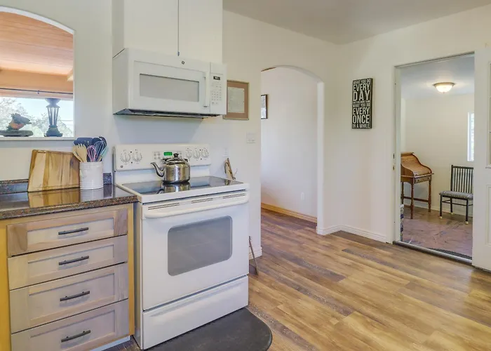 Holiday home 2 Mi To Dtwn: Gem W/ Patio & Views! Prescott