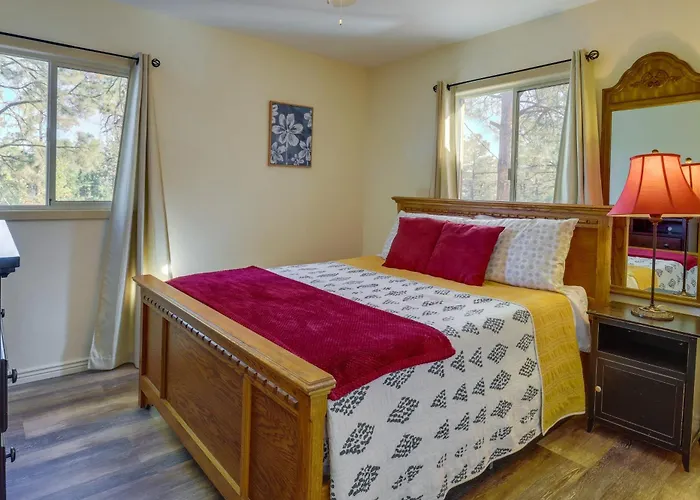 2 Mi To Dtwn: Gem W/ Patio & Views! Holiday home