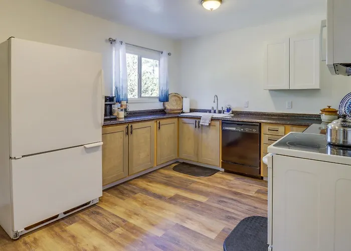 2 Mi To Dtwn: Gem W/ Patio & Views! Holiday home